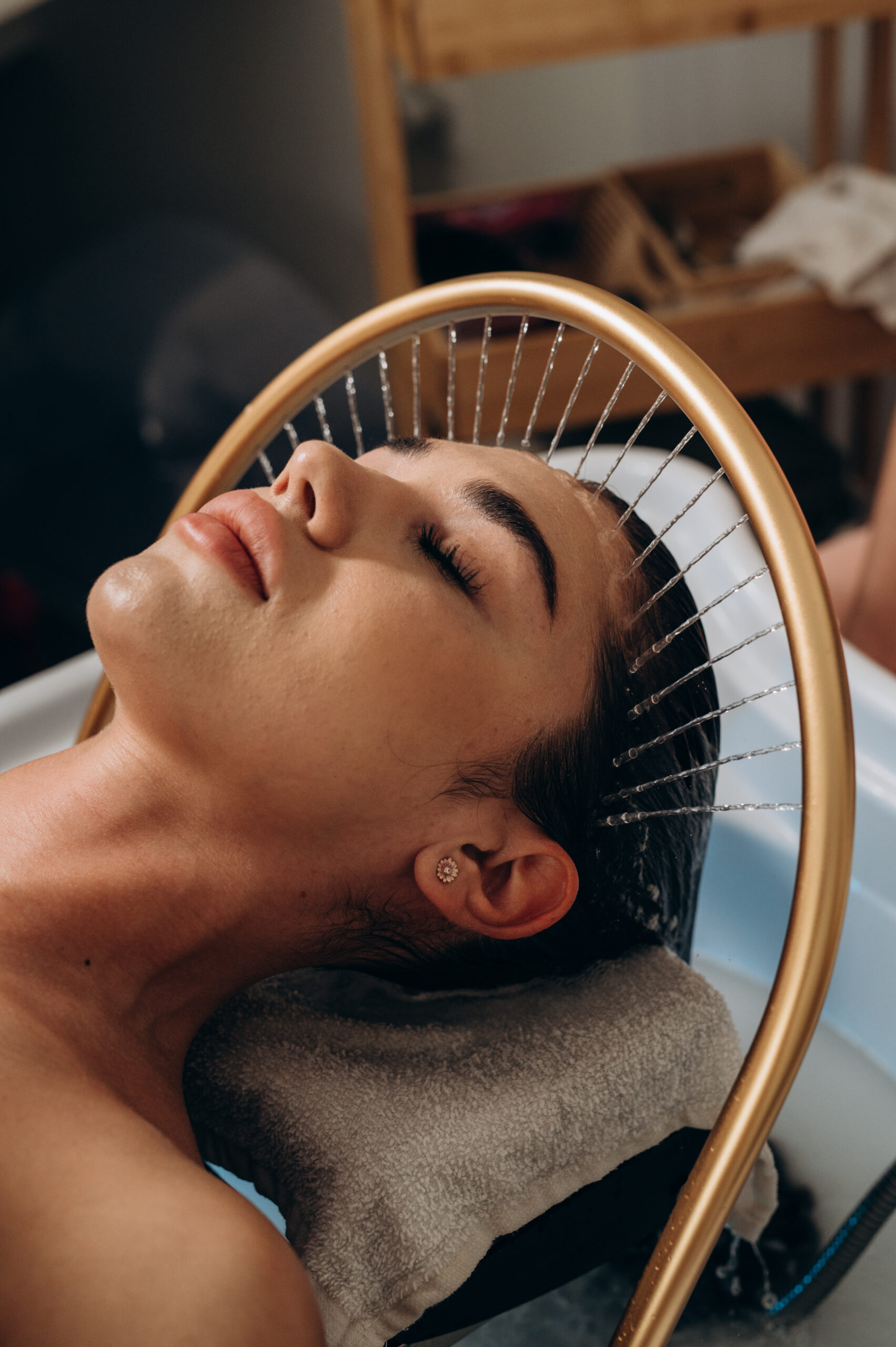 Scalp treatment spa using circulating shower water system for professional head wash therapy.